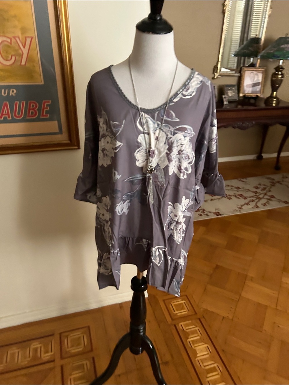 Women's Floral Ruffle-Hem V-Neck Blouse in Gray